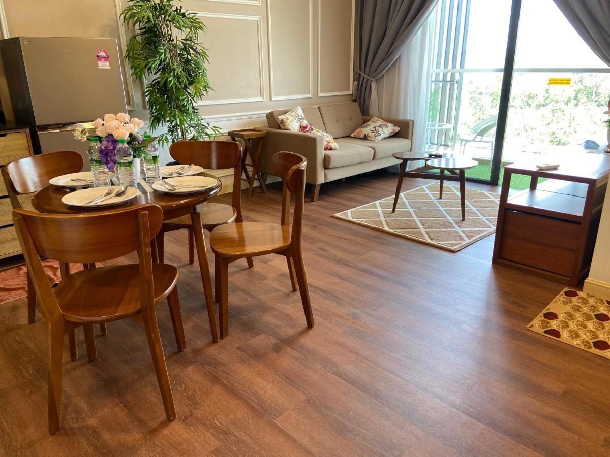 Apartment De Lavelle @ Timur Bay Seafront *