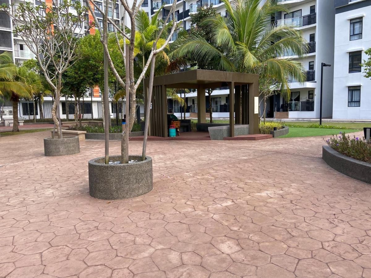 De Lavelle @ Timur Bay Seafront Apartment