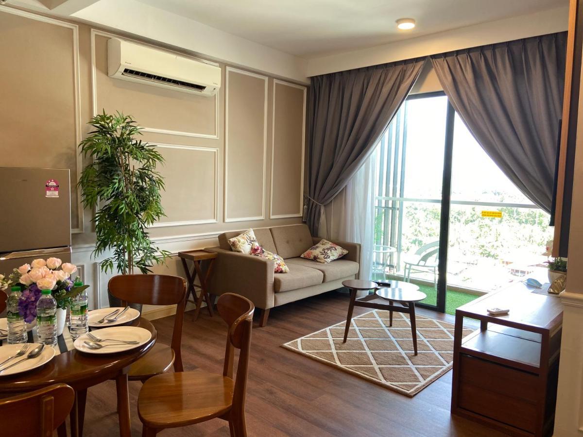 Apartment De Lavelle @ Timur Bay Seafront